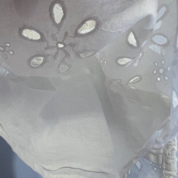 A&F Spaghetti Strap Lace Doily Lined Tank Top - Picture 6 of 8